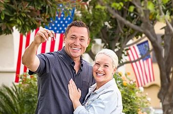 2 homebuyers with keys and USA Flags